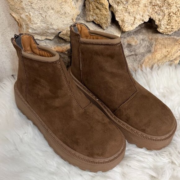 Brown Faux Suede Platform Winter Boots – Warm Lined, Size 8 - Picture 2 of 9